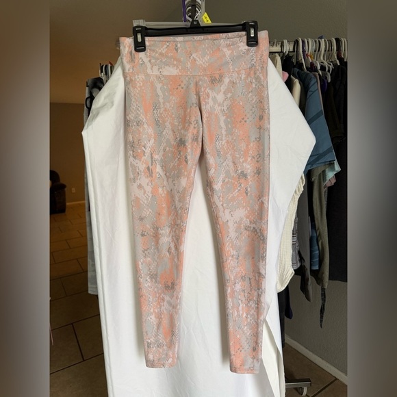 Alo Yoga Airbrush Leggings Tropical Peach Python Size Small - Picture 4 of 12